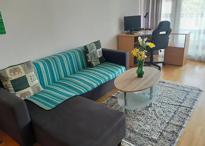Apartmán Serviced With Sunny Balcony